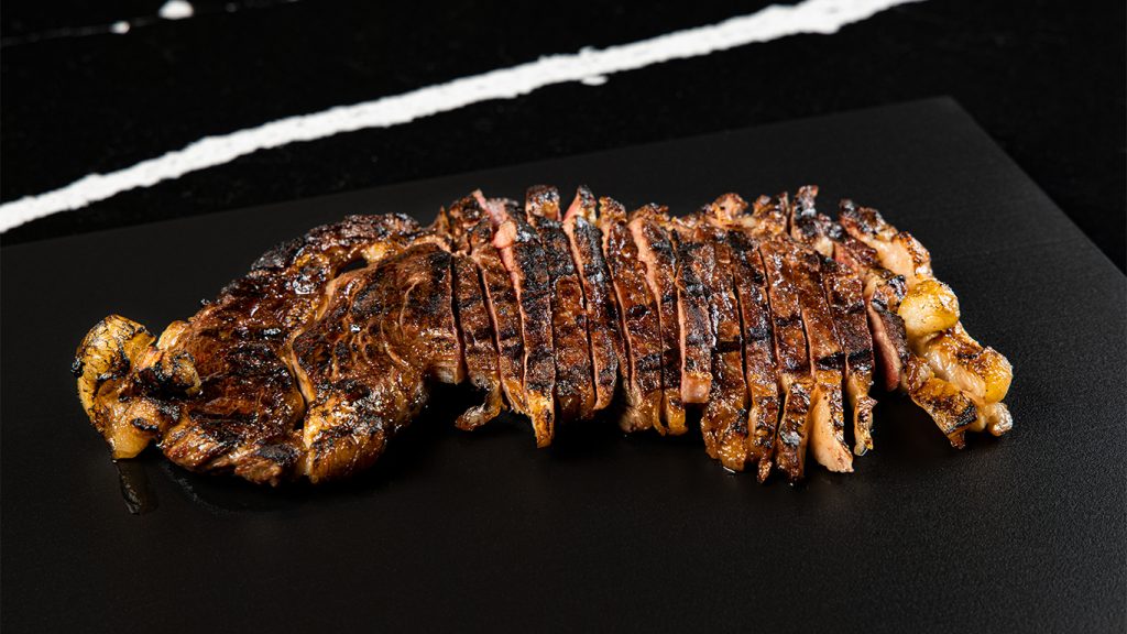 Selección de carnes a la brasa en La Abadía Brasserie Murcia